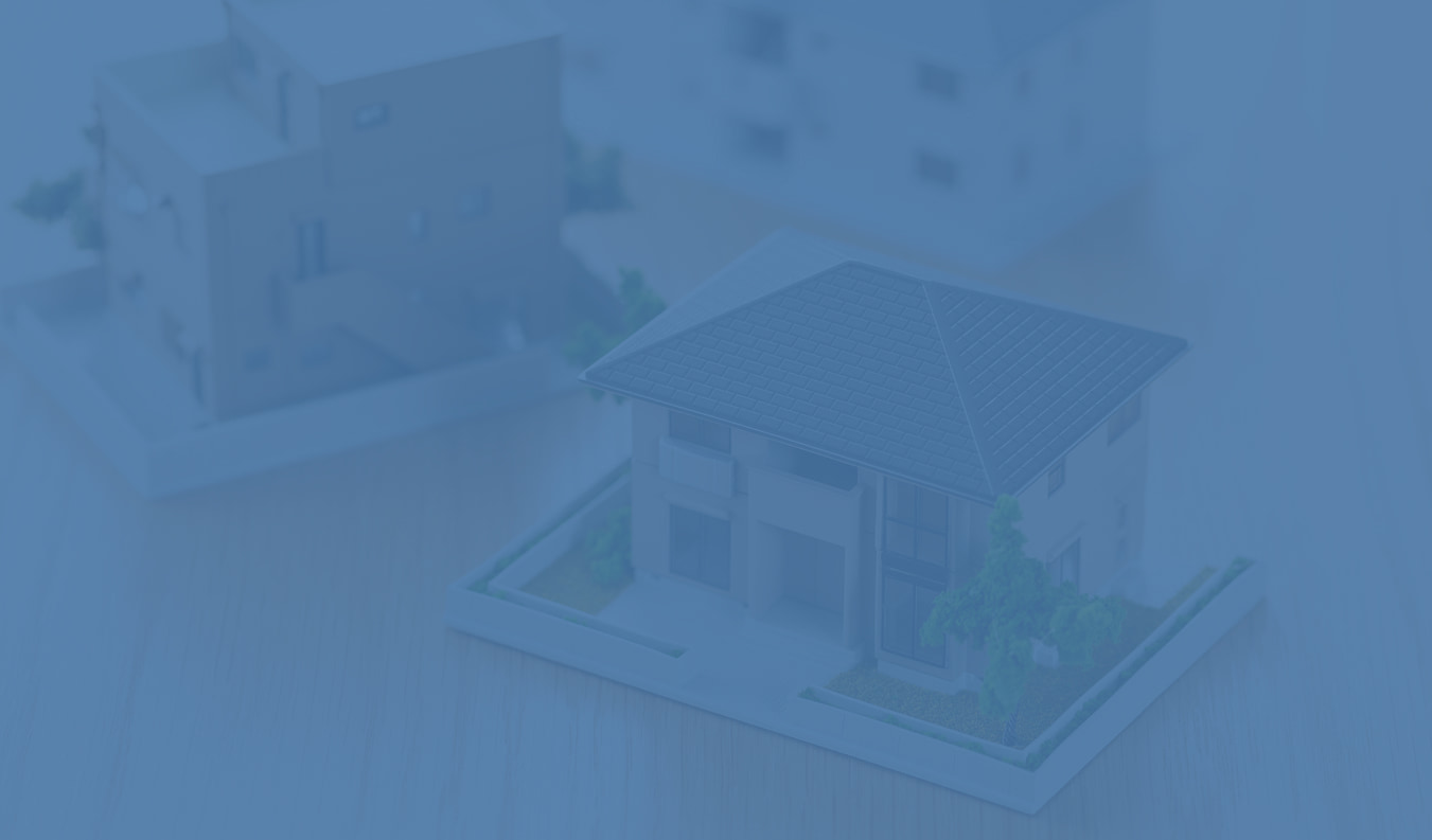 新築の戸建模型と背景に複数の物件模型が並び、工務店がアパート経営の企画・設計を提案する様子です。