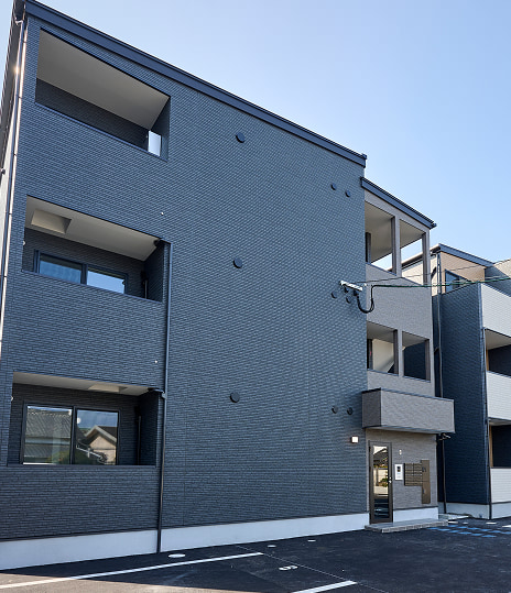 千葉・埼玉・神奈川・東京・広島・福岡エリアの街並みに調和する、人気のモダンなデザインのアパート